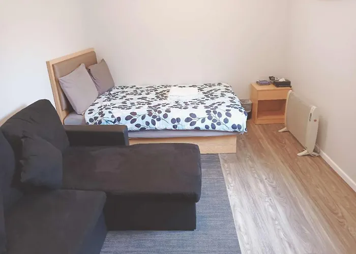 1 Double And 1 Sofa Bed, B Chalet